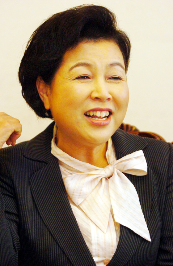 이명박 전 대통령 부인 김윤옥 여사. 영부인이 되기 직전인 2007년의 모습이다. 중앙포토