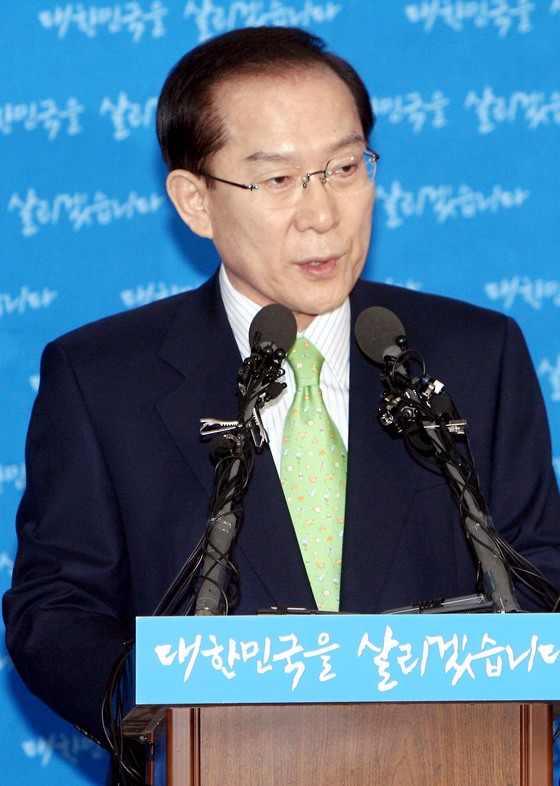 이회창 전 한나라당 총재가 2007년 11월 7일 서울 남대문로 단암빌딩에서 기자회견을 열고 대선 출마를 공식 선언하고 있다. 중앙포토
