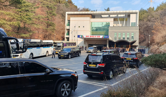 대전시설관리공단이 운영하는 화장장인 대전 정수원 앞에 운구차가 모여 있다. 프리랜서 김성태
