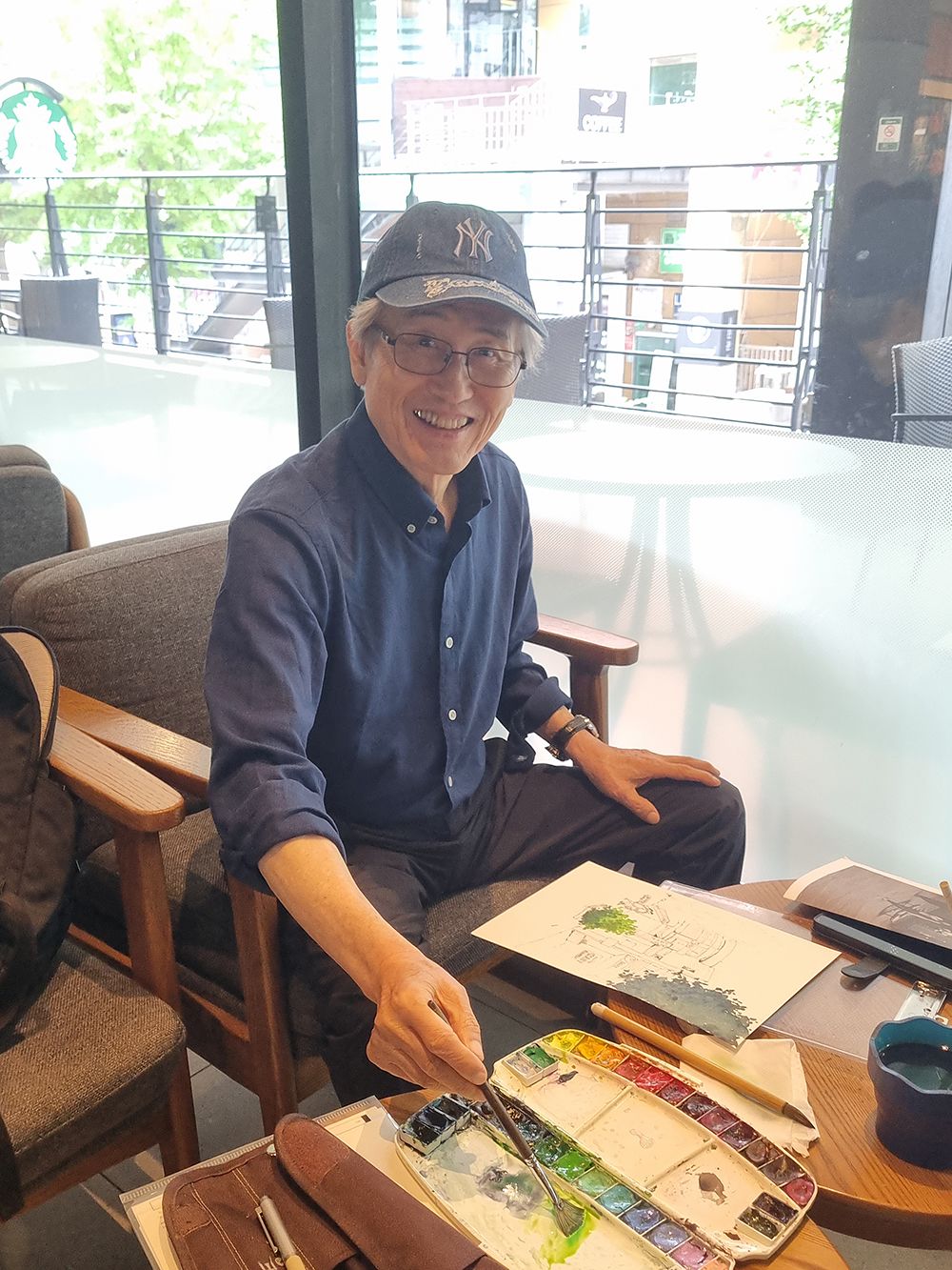 어반스케치에 빠진 곽민수씨. 김홍준 기자