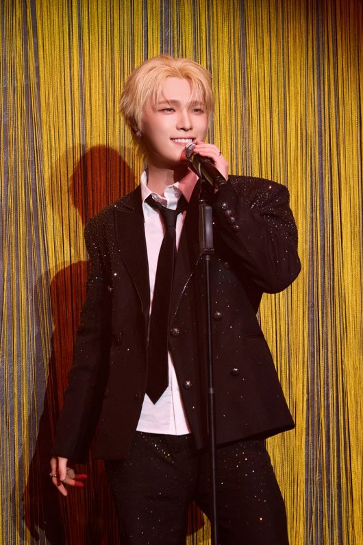 Seventeen Dino