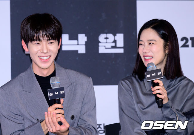 [OSEN=지형준 기자] 영화 '실낙원' 언론 시사회 및 기자간담회가 12일 서울 CGV용산아이파크몰에서 열렸다.‘실낙원’은 9년 전 캠핑스쿨 버스 실종 사건으로 아들을 잃은 엄마 류소영에게 죽은 줄 알았던 아들 류선우가 돌아오면서 벌어지는 이야기를 그린 심리 스릴러다.배우 배현성, 김현주가 간담회를 하고 있다. 2026.10.12 / jpnews@osen.co.kr