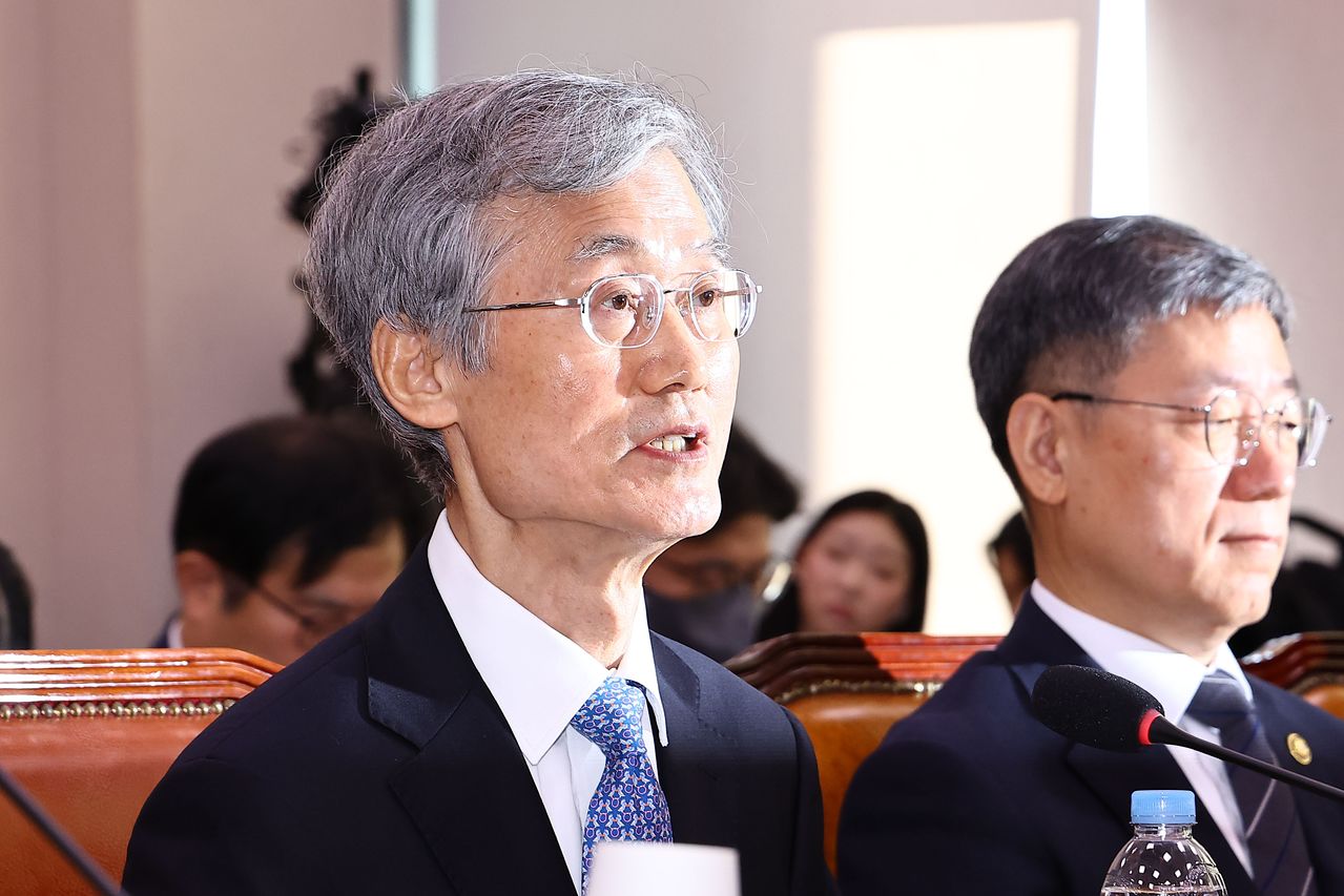 조희대 대법원장이 지난 6일 서울 여의도 국회에서 열린 법제사법위원회의 대법원 등에 대한 국정감사에서 의원들의 질문에 답변하고 있다. 김종호 기자