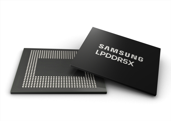 스마트폰과 일부 인공지능(AI) 서버에 사용되는 저전력 D램 LPDDR5X. 사진 삼성전자