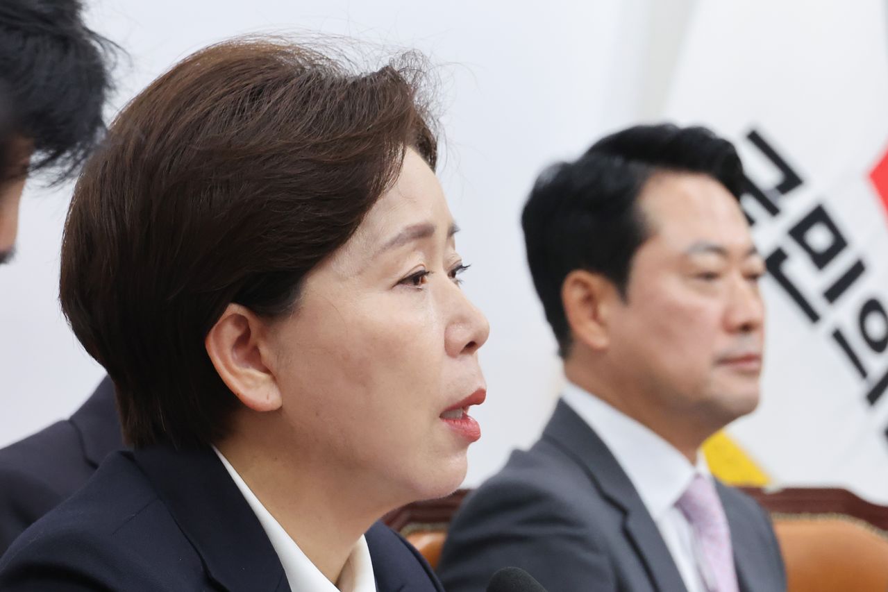 양향자 국민의힘 최고위원(왼쪽)이 12일 서울 여의도 국회에서 열린 최고위원회의에서 발언하고 있다. 뉴스1