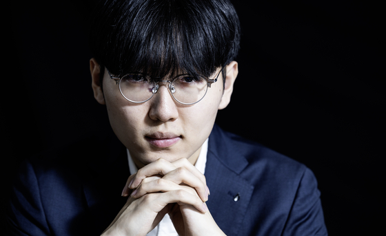 세계 최강 바둑기사 신진서 9단이 15일 제4회 란커배에서 우승하며 메이저 세계대회 10회 우승 기록을 달성했다. 권혁재 사진전문기자