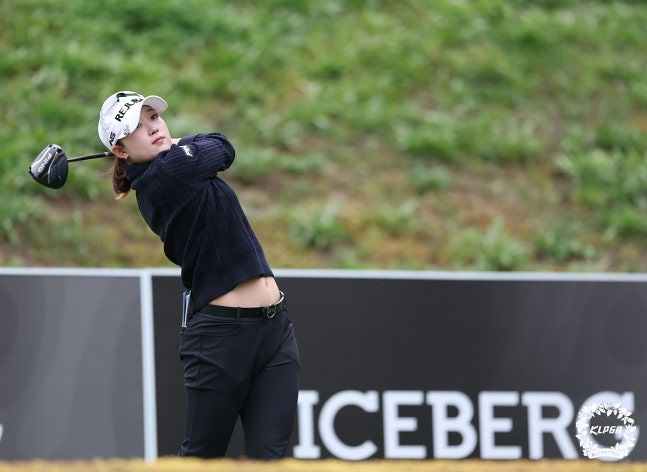 마서영이 2차 연장 접전 끝에 KLPGA 투어 아이스버그골프·서울신문 오픈 정상에 오르며 생애 처음 챔피언의 영예를 얻었다. 사진 KLPGA
