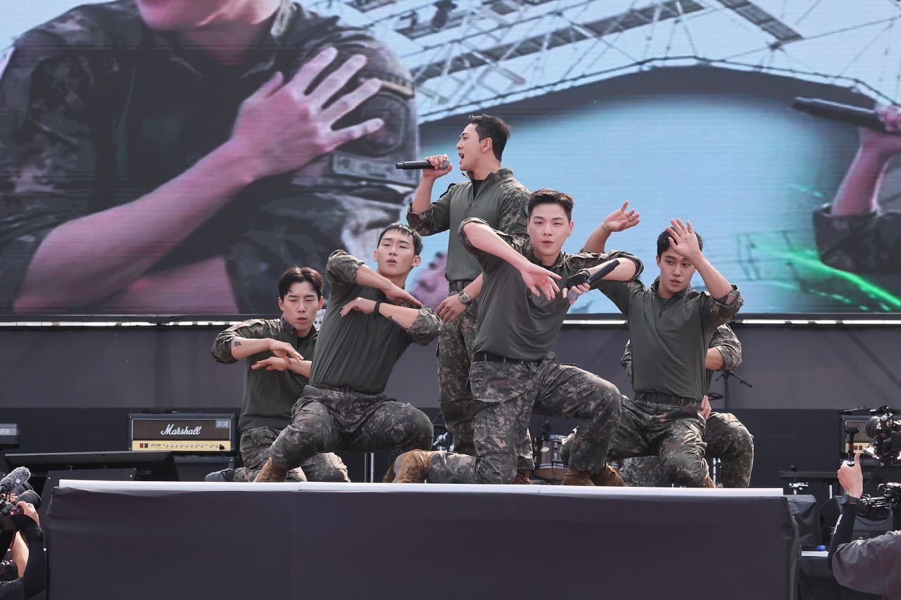 K-pop military service
