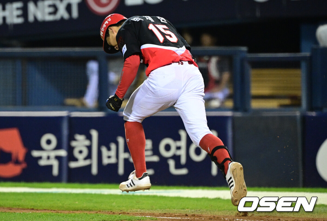 [OSEN=잠실, 조은정 기자]20일 서울 송파구 잠실야구장에서 2026 신한 SOL KBO 준플레이오프 3차전 LG 트윈스와 KIA 타이거즈의 경기가 열렸다.홈팀 LG는 카라스코, KIA는 시라카와를 선발투수로 내세웠다.2회초 1사 만루에서 KIA 박재현이 적시타를 날린 뒤 기뻐하고 있다. 2026.10.20 /cej@osen.co.kr