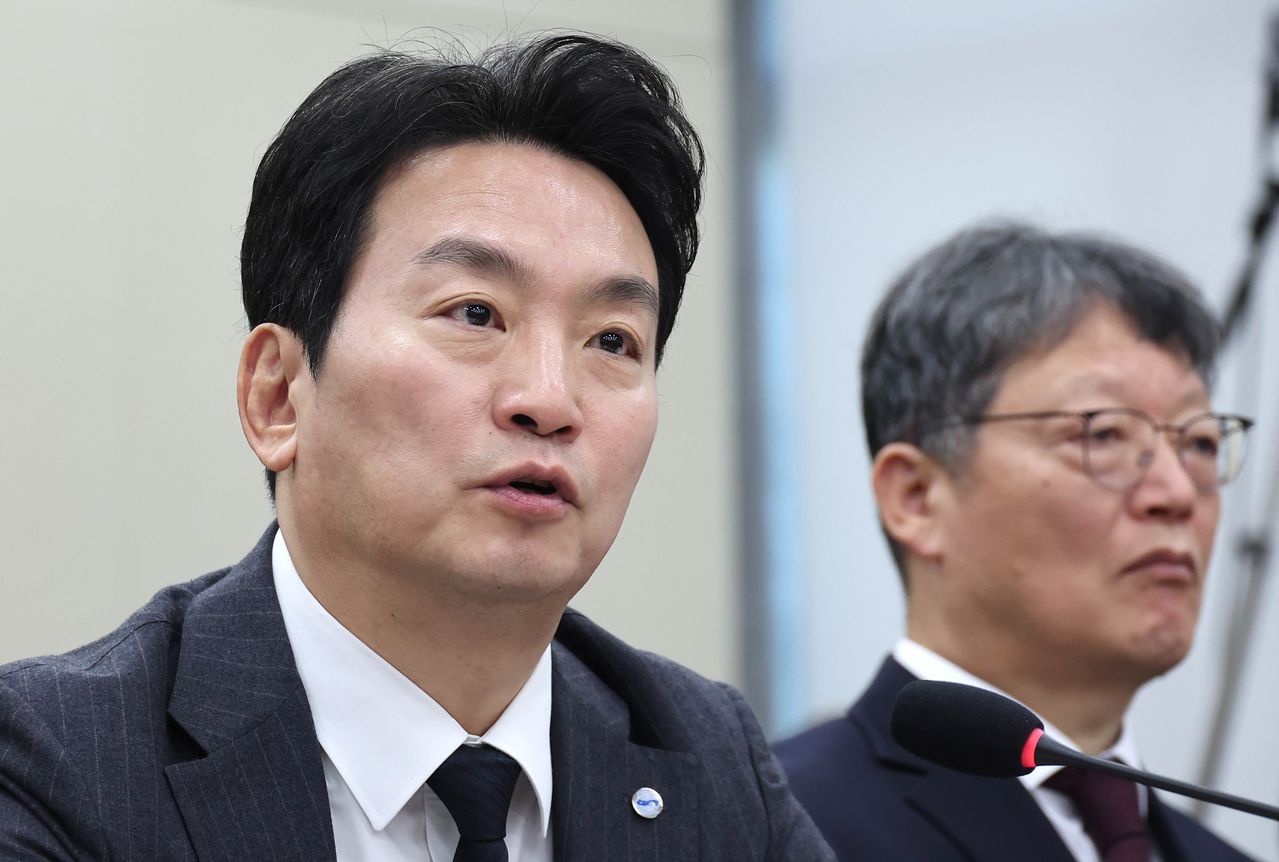 박장범 한국방송공사 사장이 22일 국회 과학기술정보방송통신위원회에서 열린 국정감사에서 의원 질의에 답하고 있다. 임현동 기자