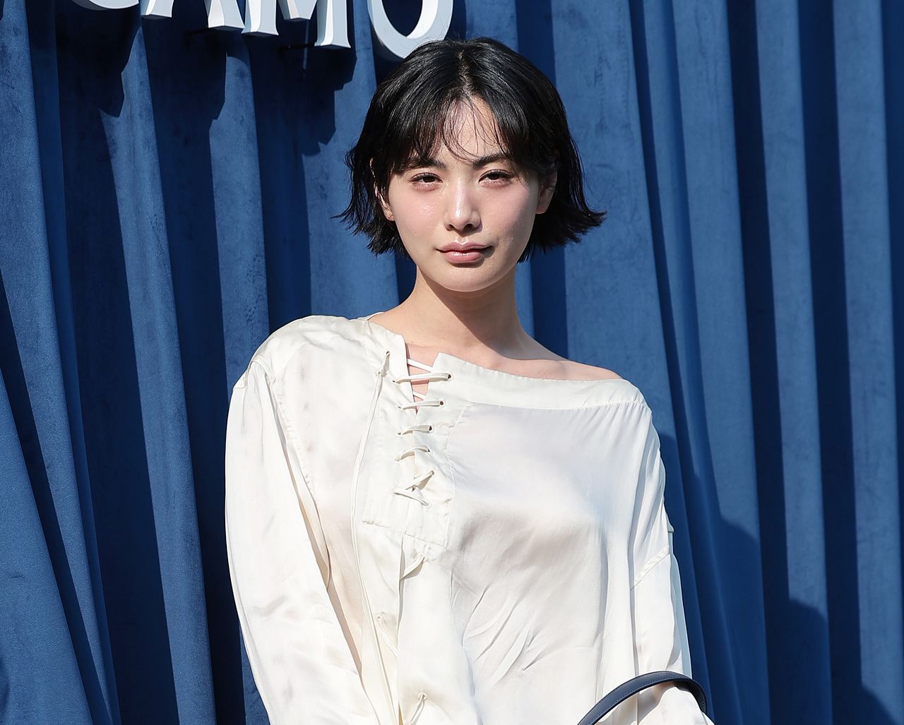 배우 나나가 지난 8월 7일 서울 강남구 페라가모 플래그십 스토어에서 열린 이탈리아 브랜드 페라가모의 카라 백 출시 기념 행사에서 포즈를 취하고 있다. 뉴스1