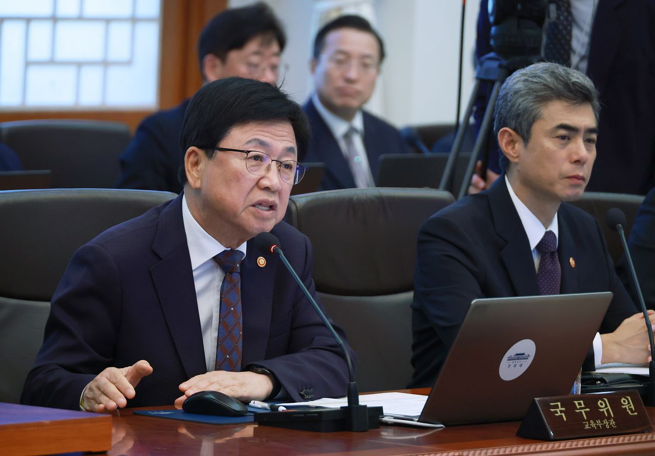지난 20일 청와대에서 열린 국무회의에서 최교진 교육부 장관이 업무 보고를 하고 있다. 연합뉴스