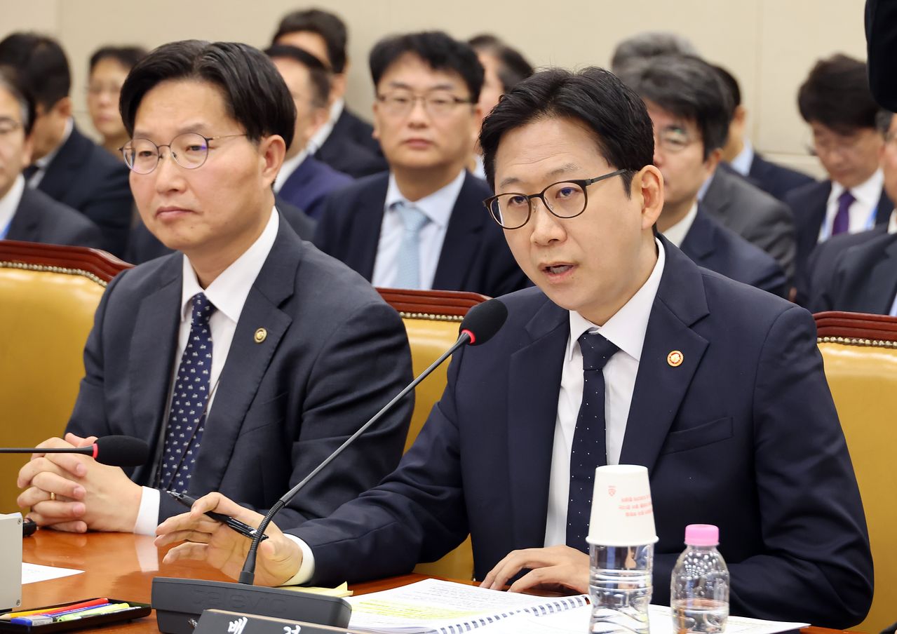 배경훈 부총리 겸 과학기술정보통신부 장관이 23일 국회에서 열린 과학기술정보방송통신위원회 종합감사에서 위원 질문에 답하고 있다. 연합뉴스