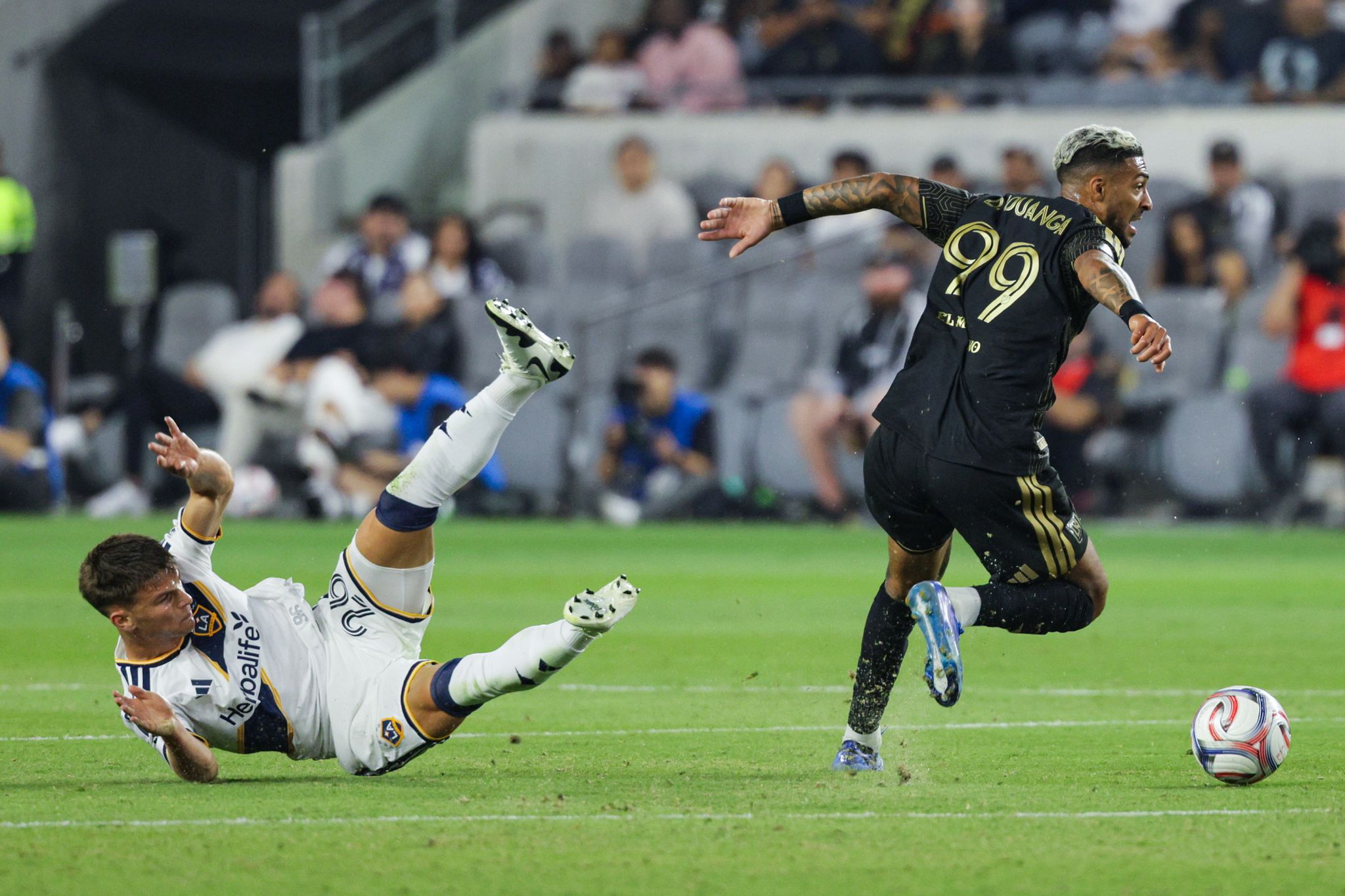 LAFC 손흥민의 팀동료 부앙가(오른쪽). EPA=연합뉴스