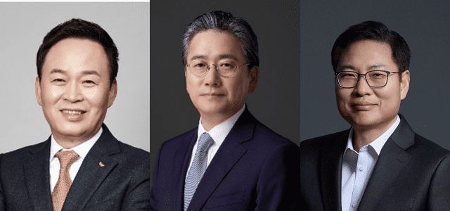 왼쪽부터 장용호 SK 대표, 정승일 SK이노베이션 신임 대표, 강동수 SK이노베이션 대표 겸 SK에너지 대표 사진 SK그룹