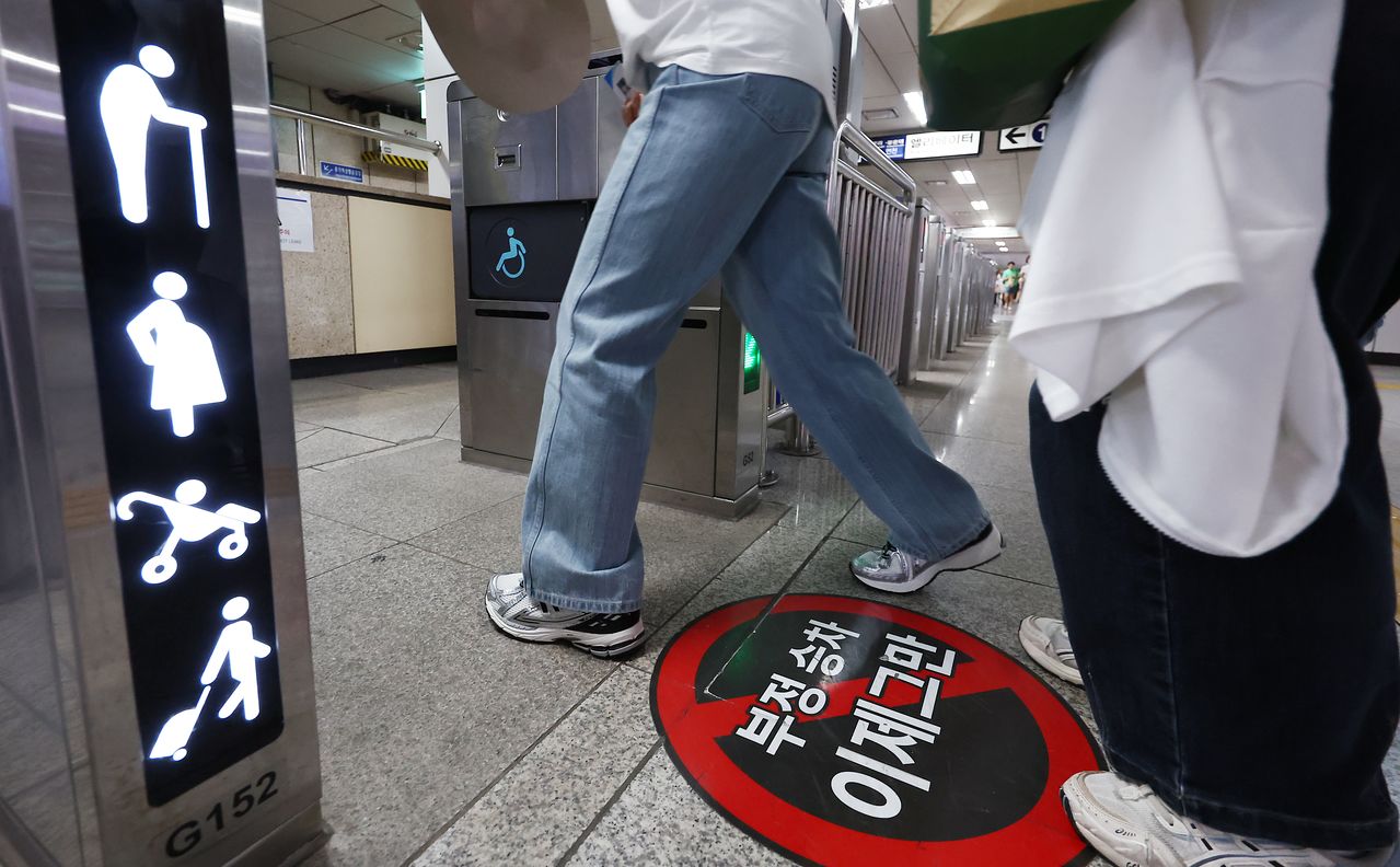 고령화 등으로 무상 수송 비용 등이 증가하면서 서울교통공사의 적자가 크게 불어났다. 사진은 서울 시내 지하철 모습. 뉴스1