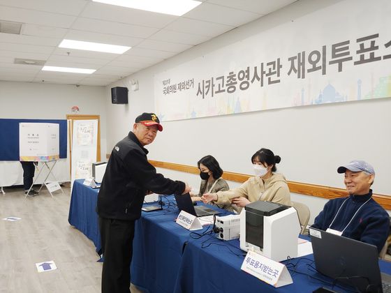 작년 4월 실시된 한국 총선 관련 시카고 지역 재외 선거 모습.[중앙 DB]    