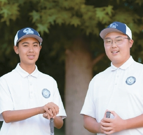 오타이 랜치 고교 골프클럽을 만든 박주호(오른쪽)군과 동생 박주안 군.