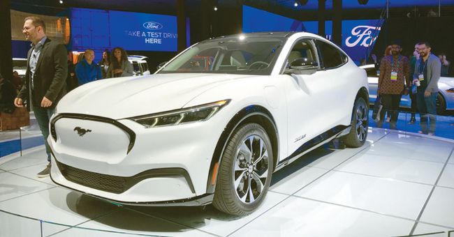 머스탱을 연상시키는 포드의 전기차 SUV '마하-E'