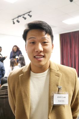 준리씨가 인터뷰를 하고 있다.  