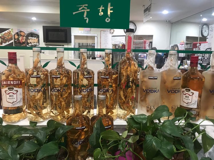죽향이 산삼 삼계탕 식사 손님에게 서비스로 제공하는 인삼주.