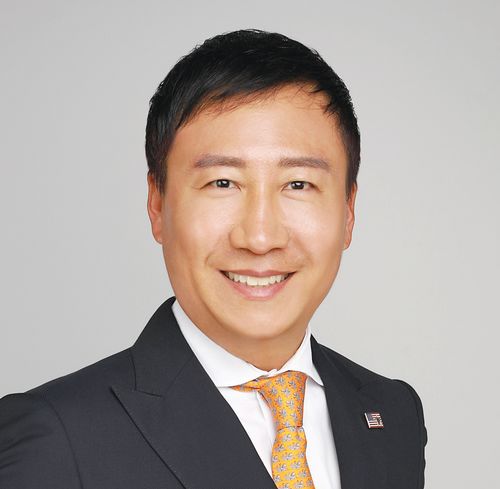 고객과 적극 소통하며 정확한 재정과 은퇴 플랜 관련 정보를 제공하는 앤디 김 재정 어드바이저. 풍부한 경험과 전문적인 지식을 바탕으로 차별화된 재정 서비스를 수행한다.