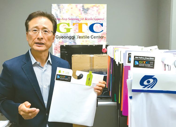 경기섬유마케팅센터 황희진 LA사무소 소장이 그동안의 성과와 앞으로의 계획 등을 설명하고 있다.