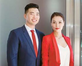 다니엘 김 변호사와 아내 민아 김씨가 시니어매니저로 로펌을 이끌고 있다.