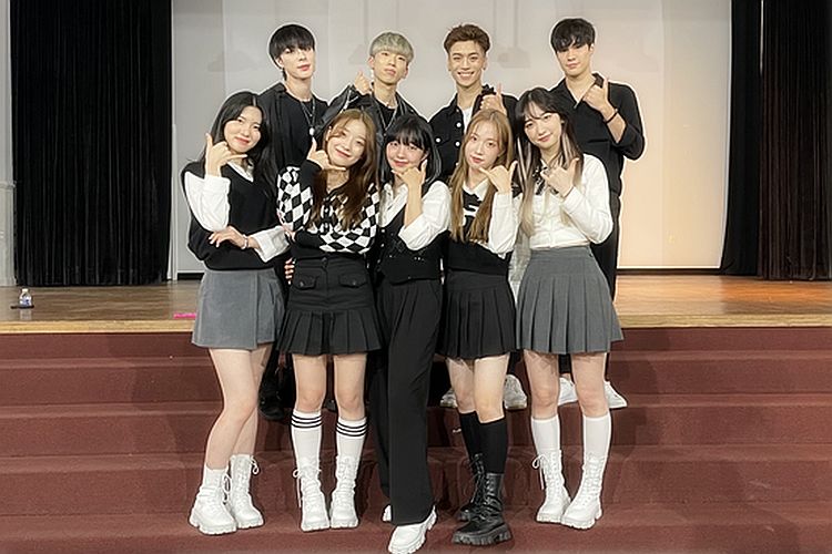지난 23일 오후 노크로스 애틀랜타 한인회관에서 인터걸즈, 루미너스, 범한, 제이창이 기념 촬영을 했다.