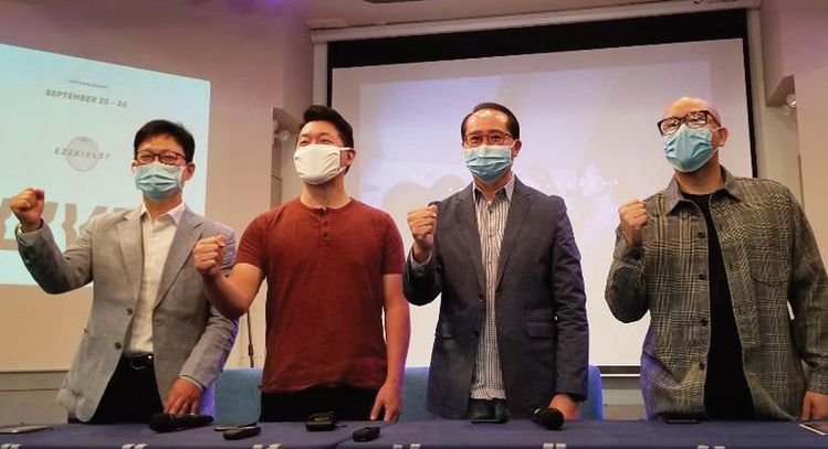 뉴욕교협 산하 아시안청소년센터(AYC)가 23일 '청소년 대상 할렐루야 대회'를 앞두고 퀸즈 칼리지포인트에 있는 '뉴욕수정교회'에서 기자회견을 열었다. 왼쪽부터 AYC 김준현 사무총장·앤드류 이 전도사·AYC 대표 황영송 목사·사무엘 이 전도사·