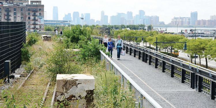 뉴욕시 맨해튼 서쪽에 있는 하이라인(High Line) 파크는 뉴욕시 공립공원으로 오래된 공중철도를 보수해 시민들과 관광객들이 도심과 허드슨 강변을 보면서 휴식을 취할 수 있도록 만든 공원이다. [사진 뉴욕시 공원국]
