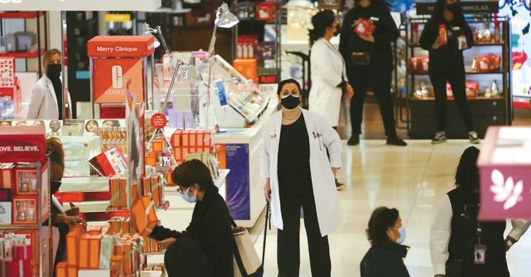할러데이 쇼핑객들로 붐비는 뉴욕 메이시스 백화점.