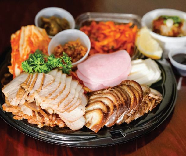 LAT가 14일 보도한 한인타운 18개 한인 맛집 가운데 하나인 고바우의 보쌈. [웹사이트 캡처]