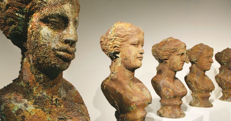 데비 한, ‘미의 조건 VII(Terms of Beauty VII)’, 2010, 브론즈, 9점, 각 61x28x30.5 cm. 데비 한 스튜디오 제공, 사진 Sung-hun Ju.