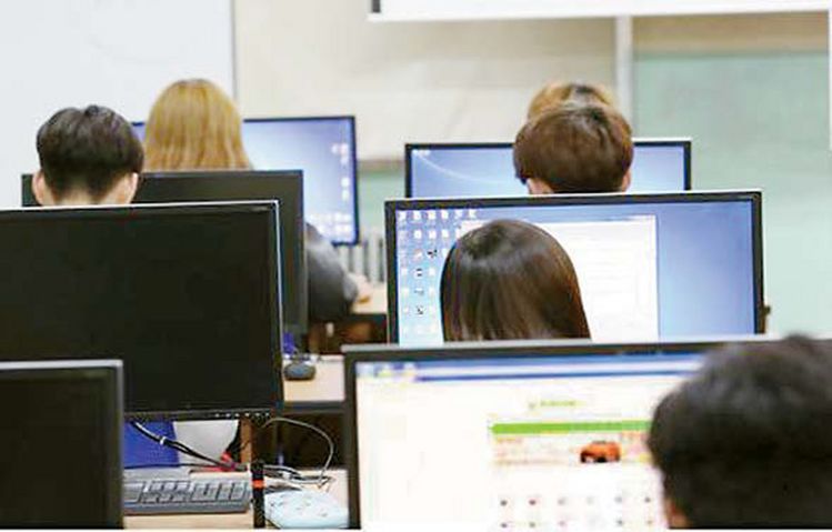 컴퓨터공학과 전기.전자공학은 취업 기회와 연봉 면에서 공학에서도 가장 인기가 높은 분야다. [중앙포토]