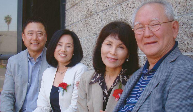 81차 주말피정에 참가자를 모집 중인 남가주 ME의 (왼쪽부터) 정현식-병숙 총무부부, 한태호-복수 대표부부.