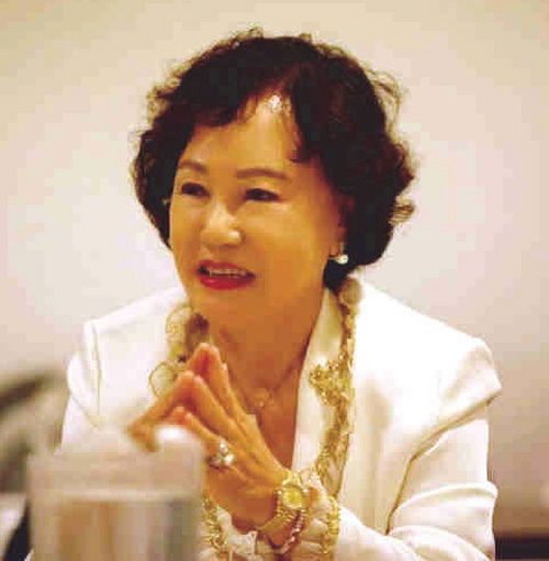 리치웨이 자수정 바이오매트는 의료기기로 인증받은 건강매트로 관심을 받고 있다. 리즈 강 캘리포니아 물류센터 대표는 "한국에서 다단계회사와 이름이 같아 오해를 받고 있으나 전혀 다른 회사"라며 소비자들의 주의를 당부했다.