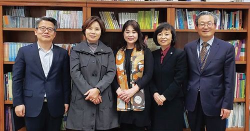 NAKS는 '한국 알리기 기자단'을 결성했다. 왼쪽부터 박상화 한국교육원장, 한연성 NAKS 부회장, 오정선미 NAKS 총회장, 김명희 워싱턴 협의회장, 신문규 주미대사관 교육관.[NAKS 제공]