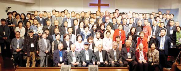 C&MA 한인총회 제36차 정기총회 개회 예배 후 회원교회 목사들이 한자리에 모였다. [사진 뉴욕겟세마네교회]