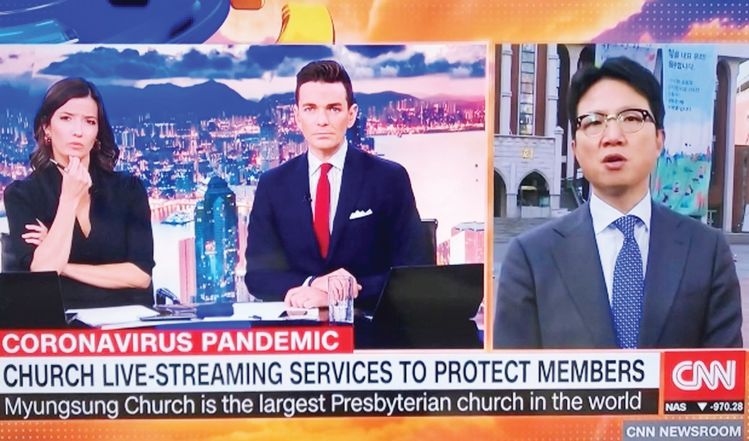 CNN 방송과 인터뷰하는 '명성교회' 김하나 목사(오른쪽). [CNN 캡쳐]