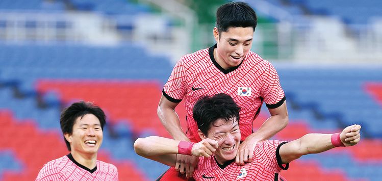 28일 요코하마 국제경기장에서 열린 도쿄올림픽 남자축구 조별리그 B조 3차전 대한민국 대 온두라스의 경기. 황의조가 팀의 세 번째 골을 넣은 뒤 ‘양궁 세리머니’를 펼치고 있다. [연합]