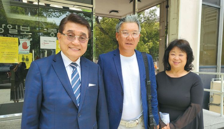 본격적인 한식당 지원 사업에 나서는 미서부 한식세계화협회 임원진. 왼쪽부터 임종택 회장과 이태호 사무국장, 박영희 부회장.