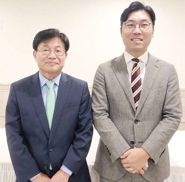 뉴욕총영사관 신임 동포담당 이종섭 영사(왼쪽)와 조성연 영사.