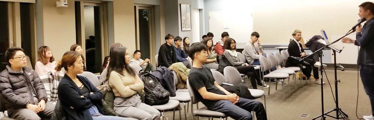 요즘 드라마 바이블로 성경을 공부하고 예배를 드리는 한인교회와 2세들이 늘고 있다. 뉴욕대학(NYU) 학생들은 매주 화요일 이 대학에서 찬양 및 예배를 드리고 일부 학생들은 드라마 바이블 앱을 통해 성경을 공부한다.