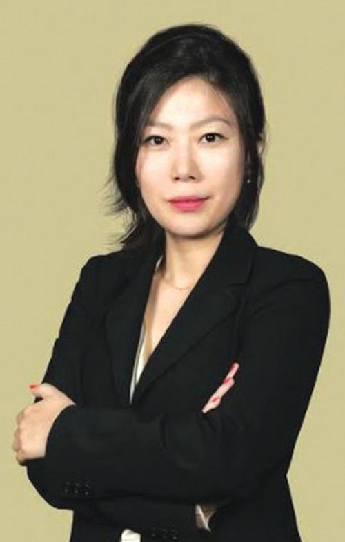 최미수 변호사는 주류 유명로펌 KMFM 소속 한인변호사로 수년간 한인들에게 법률적 도움을 제공해왔다. 각종 소송분야를 모두 다루며 케이스별로 적절한 솔루션을 제시한다.