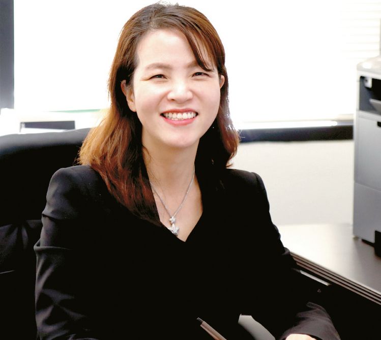 집콕상황에서 갑작스런 지인들의 죽음으로 오히려 유언과 상속에 관한 관심이 높아지고 있다. 상속법 전문 박유진 변호사는 제대로 작성된 자필 유언장도 효력이 있다고 밝혔다. [박유진 변호사 사무실 제공]