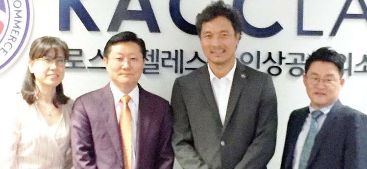 5일 무투표 당선을 확정한 강일한 차기 회장(왼쪽 두번째)과 새라 이(맨 왼쪽), 하경철, 브라이언 이(맨 오른쪽) 이사 등 차기 회장단이 기념촬영을 했다.