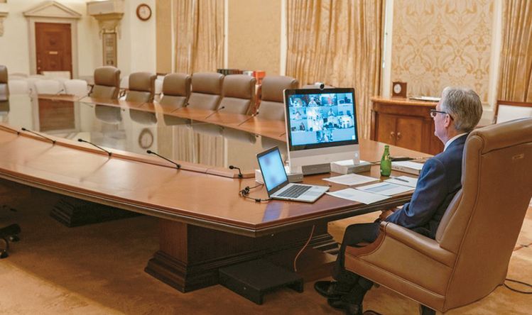 10일 FOMC 회의실에서 제롬 파월 연준 의장이 모니터를 통해 화상회의를 진행하고 있다. [FOMC 홈페이지] 