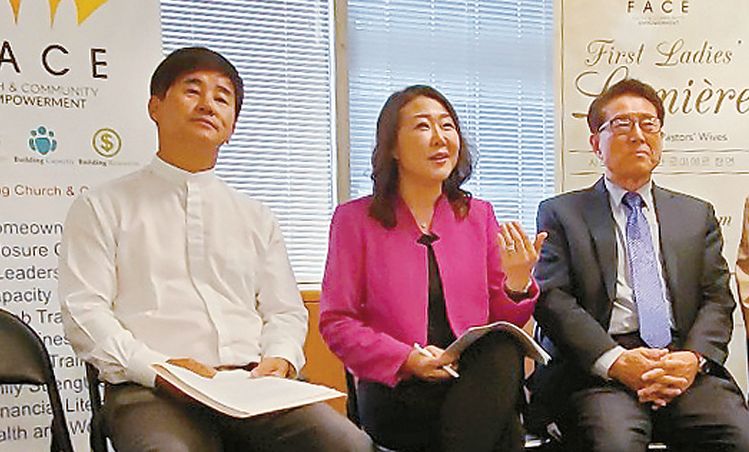8일 한인 비영리단체 FACE(구 KCDD)의 임혜빈 회장(가운데)이 24일 열릴 '가주 주지사 부인 제니퍼 시에벨 뉴섬 초청 오찬'일정을 설명하고 있다.