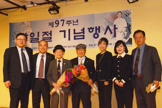 지난 2016년 3월 1일 워싱턴주 3개 한인회가 ‘한마음’으로 삼일절 기념행사를 공동개최한 후 기념촬영을 한 장면이다.